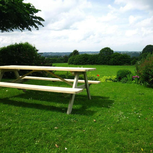 Grote buitenpicknicktafel voor gezelschap