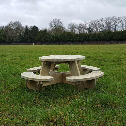 Kinderpicknicktafel in de tuin voor buitenplezier