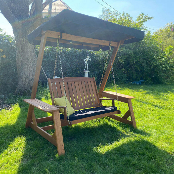 Balançoire en bois dur pour deux personnes avec coussins et auvent - Bois Meranti, aspect robuste pour jardin et terrasse